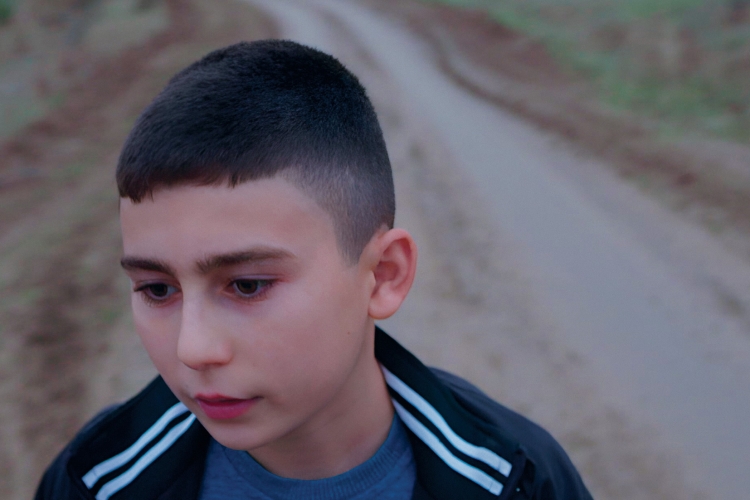 Tournée de la monteuse – 𝙐𝙣 𝙜𝙖𝙧𝙘̧𝙤𝙣, 𝙪𝙣𝙚 𝙩𝙚𝙧𝙧𝙚, 𝙡𝙖 𝙜𝙪𝙚𝙧𝙧𝙚 (Mois du Doc 2025)