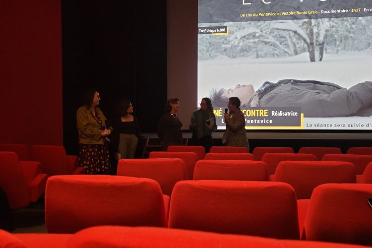 Ouverture du Mois du doc – 𝙁𝙧𝙖𝙣𝙘̧𝙤𝙞𝙨 𝙈𝙖𝙪𝙧𝙞𝙖𝙘, 𝙢𝙚́𝙢𝙤𝙞𝙧𝙚𝙨 𝙞𝙣𝙩𝙞𝙢𝙚𝙨