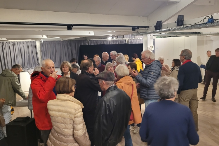 Ouverture du Mois du doc – 𝙁𝙧𝙖𝙣𝙘̧𝙤𝙞𝙨 𝙈𝙖𝙪𝙧𝙞𝙖𝙘, 𝙢𝙚́𝙢𝙤𝙞𝙧𝙚𝙨 𝙞𝙣𝙩𝙞𝙢𝙚𝙨