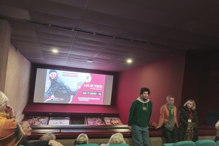 Tournée de la réalisatrice et du 2nd assistant caméra – 𝙇𝙤𝙫𝙚 𝙈𝙚 𝙏𝙚𝙣𝙙𝙚𝙧