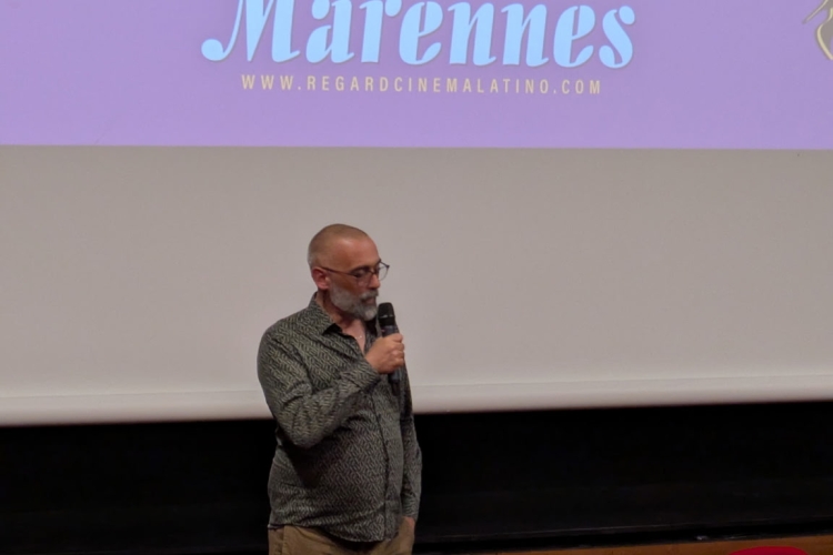 Le Mystérieux regard du flamant rose