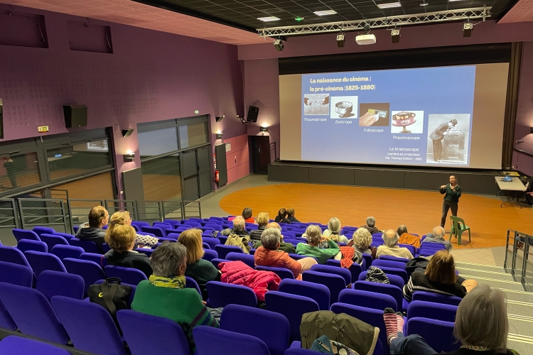 Ciné-conférence participative – 𝙇𝙚 𝙍𝙚𝙩𝙤𝙪𝙧 𝙙𝙪 𝙥𝙧𝙤𝙟𝙚𝙘𝙩𝙞𝙤𝙣𝙣𝙞𝙨𝙩𝙚